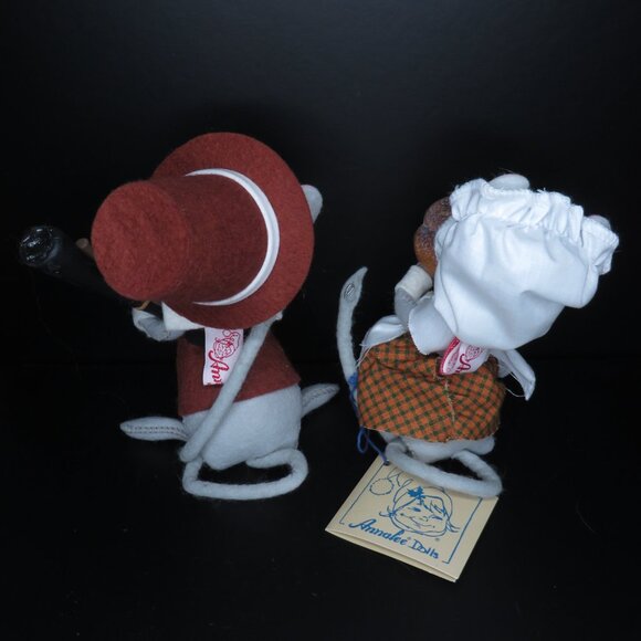 Vintage Annalee "Pilgrim Boy and Girl" Decorative Set of Plush Mice - Picture 4 of 5